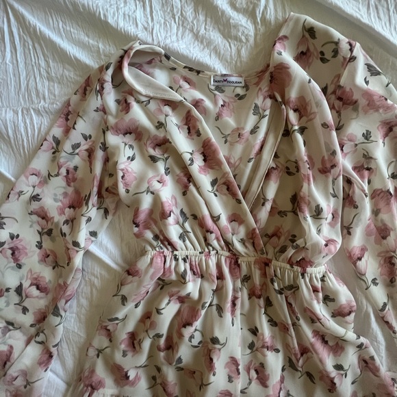 Neutral colored Floral Romper - Picture 6 of 16